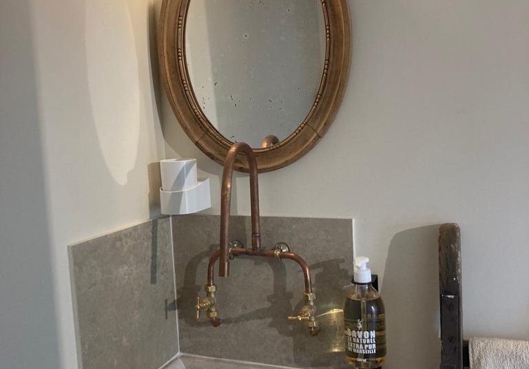 Shower and small sinks in Burgundy stone