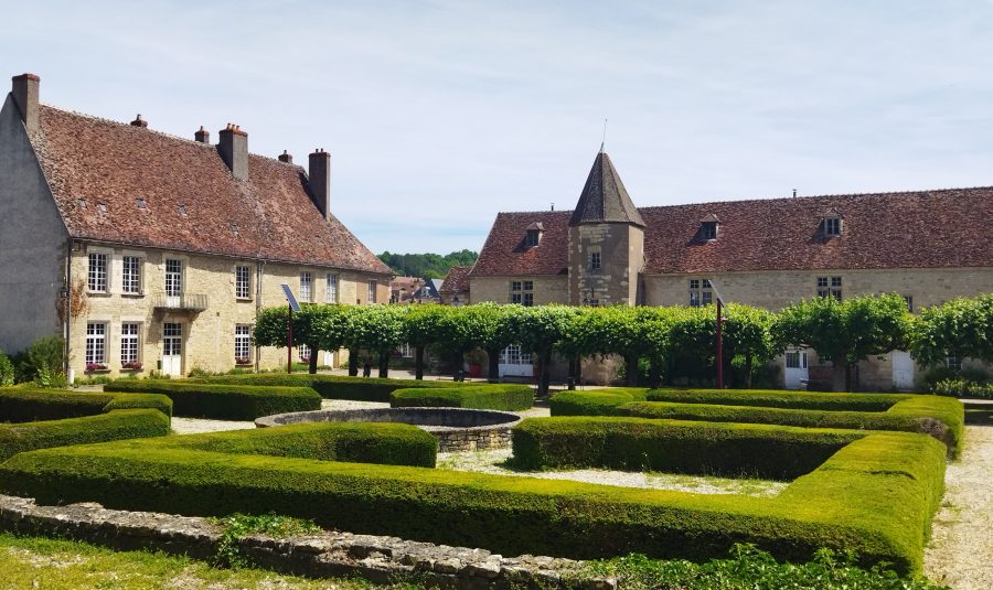 Chateau Varzy min (1)