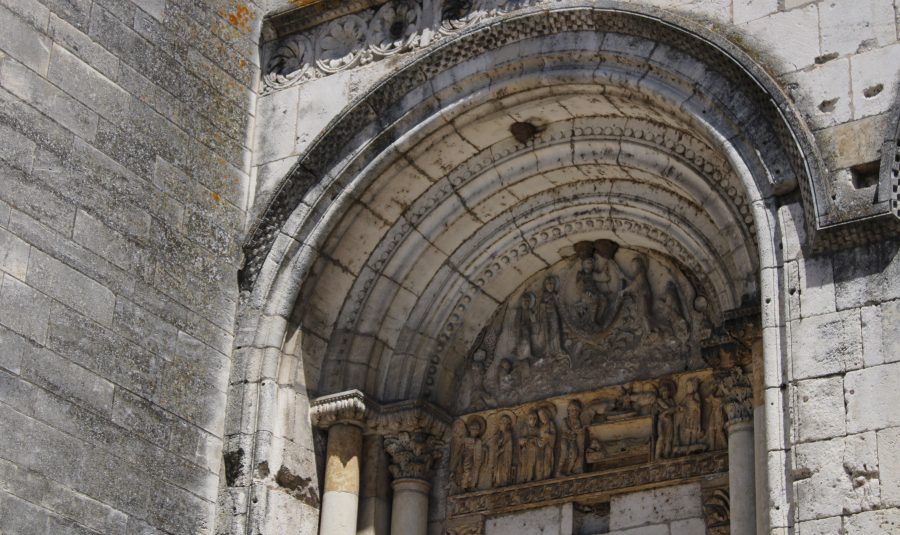 Tymphan portail exterieur Prieuré Notre Dame de la Charité