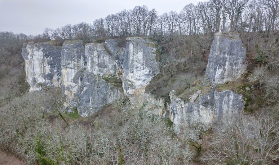 vue d’ensemble grande falaise et tourelle