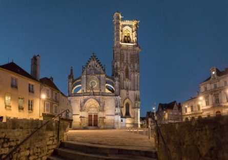 CLAMECY, ENTRE OMBRES ET LUMIERES